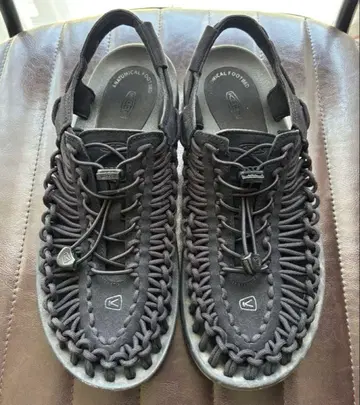 KEEN UNEEK 유니크 샌들 블랙 27.5cm