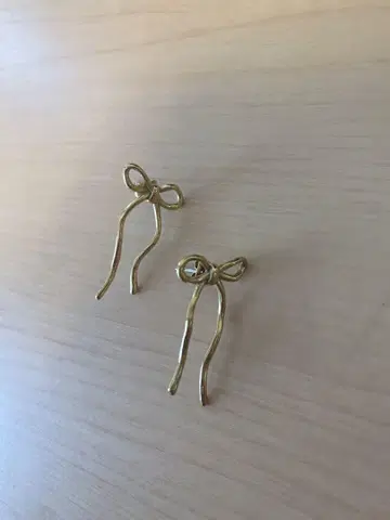 Harpie 골드 리본형 귀걸이