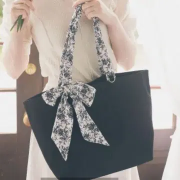 [익명 배송] Maison de FLEUR 플라워 프린트 리본 토트백