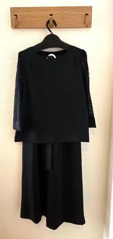 any SiS 레이스 슬리브 셋업 블랙