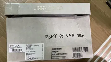 JIMMY CHOO 골드 계열 하이힐