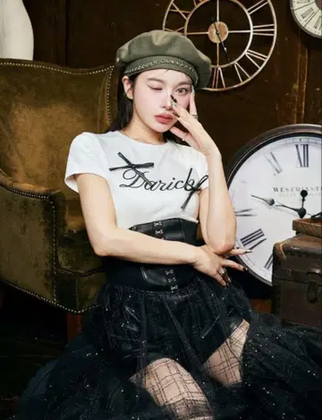 리본 로고 티셔츠