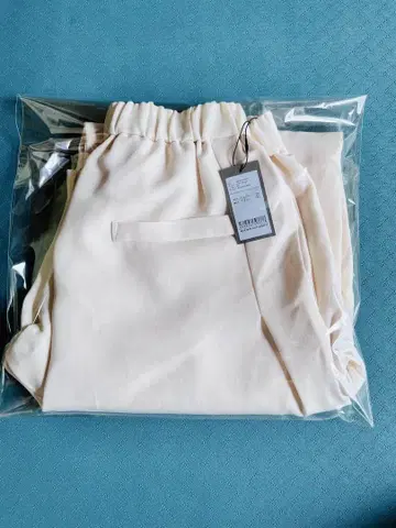 intimite Back Tuck Pants