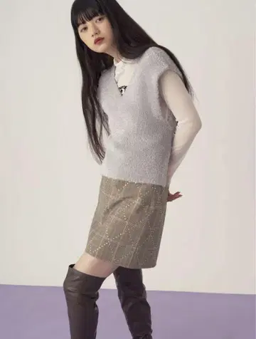 Lily Brown 백 오픈 라메 니트 탑