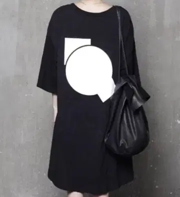 새상품 드라이한 질감 로고 프린트 부드러운 롱 티셔츠