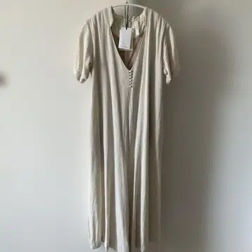 KELEN 아이보리 V넥 반팔 올인원