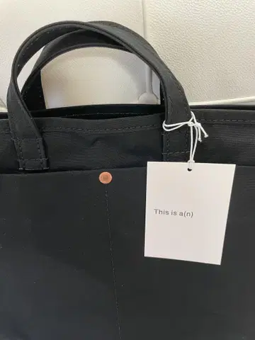 This is a(n) Base Tote L