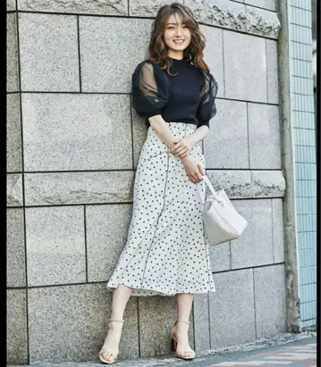패턴 플레어 헴 스커트 Noela 도트