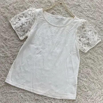 Couture brooch 소매 자수 티셔츠 화이트 38 비침 깔끔