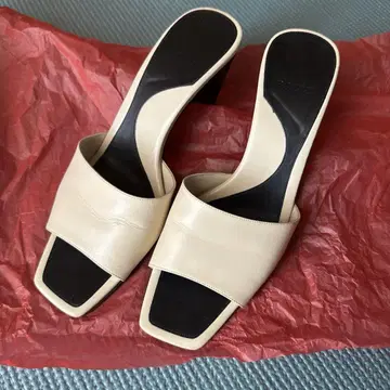 BALLY 오픈토 뮬 23-23.5cm