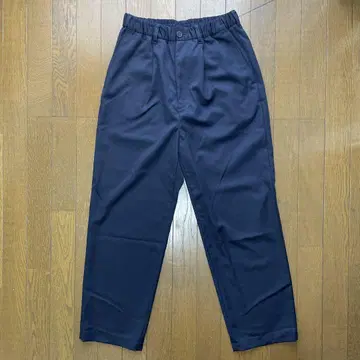 유니버설 프로덕트 1 TUCK EASY TROUSERS