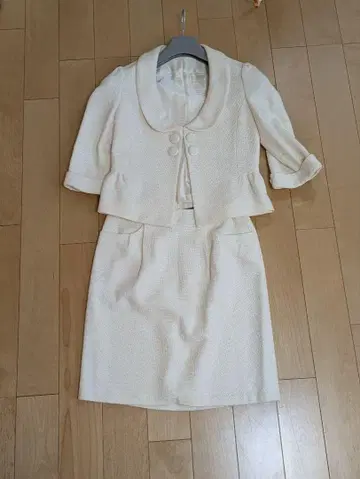 여름 아이보리 셋업 둥근 카라 자켓 미디 스커트