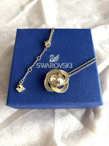 [새상품급] Swarovski 골드 꽃 모티브 목걸이