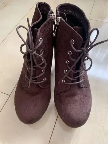 레이스업 스웨이드 숏부츠 브라운