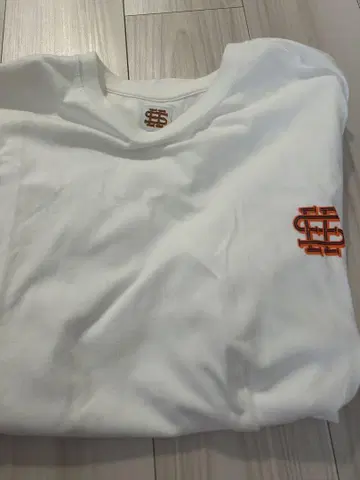 seesee 화이트 T셔츠