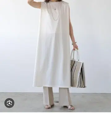 라운지 드레스 슬리브리스 턱 롱 원피스