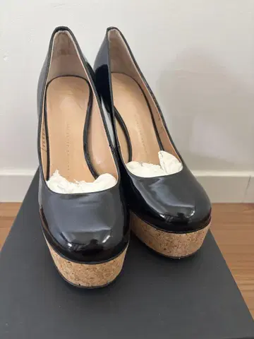 GIUSEPPE ZANOTTI 쥬세페 자노티 에나멜 하이힐 35