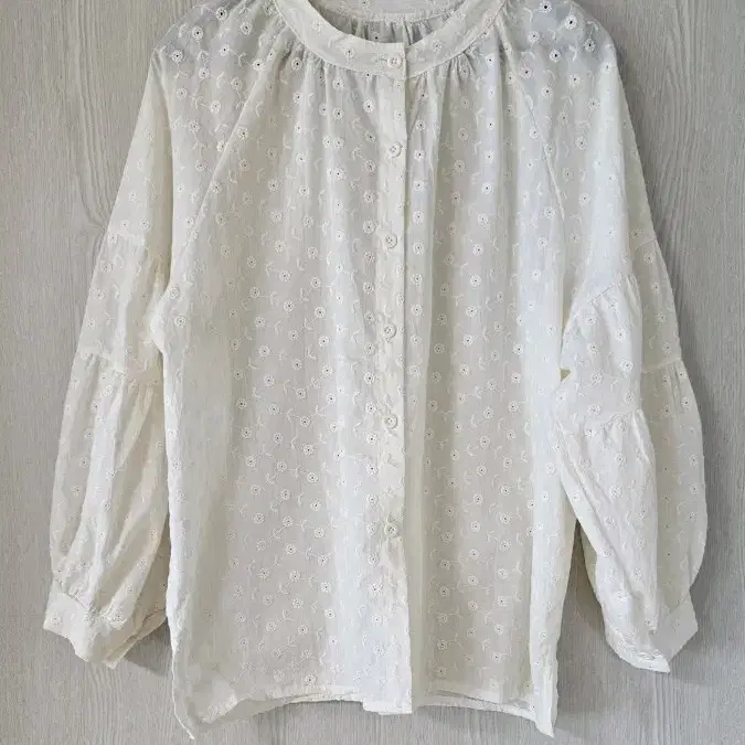 SetupEXE 33 Lace Top White on Bunjang Global Site.