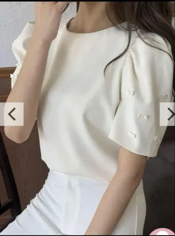 벌스데이 바쉬 리본 포함 화이트 퍼프 슬리브 상의