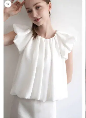 Acka./drape volume tops