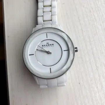 화이트 세라믹 손목시계 SKAGEN