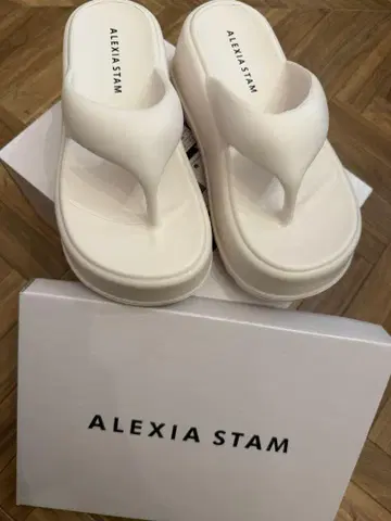 ALEXIA STAM 화이트 통굽 샌들 size M
