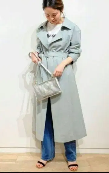 새상품급 르쿨블랑 트렌치코트 입학식