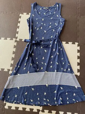 LAURA ASHLEY 슬리브리스 원피스