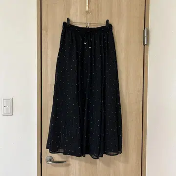 글로벌 워크 에어리 릴랙스 플레어 스커트 블랙 도트 숏