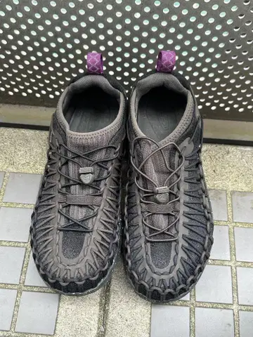 KEEN 아웃도어 샌들 블랙