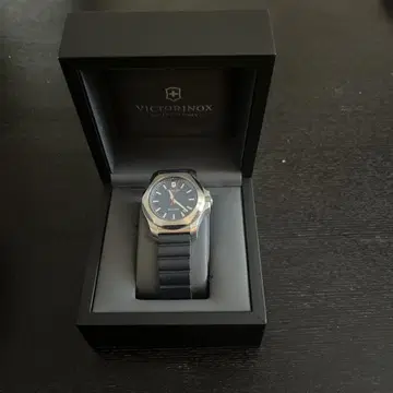 VICTORINOX 시계
