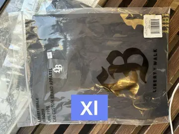 리버티 워크의 골드 컬러 프린트 티셔츠 XL size