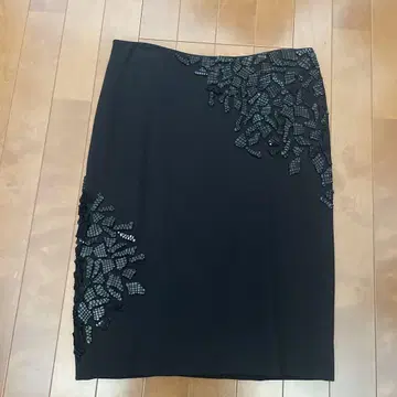 ESCADA 블랙 타이트 스커트 38 비즈 장식