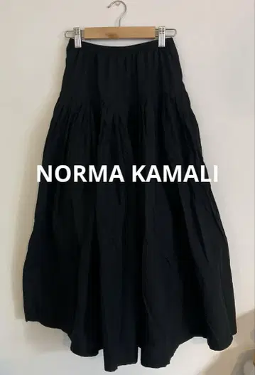 NORMA KAMALI 블랙 플레어 스커트 면 100% 무지