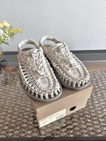 [미사용] KEEN UNEEK 킨 유니크 23.5cm 샌들