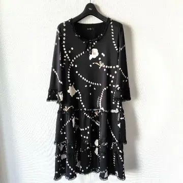 INGEBORG 잉게보르그 11호 블랙 꽃 펄 로고 패턴 원피스
