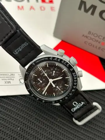 새상품급 Mission to the Moon Swatch 시계