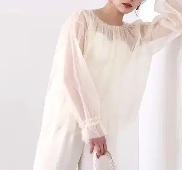 PROPORTION BODY DRESSING 시어 블라우스