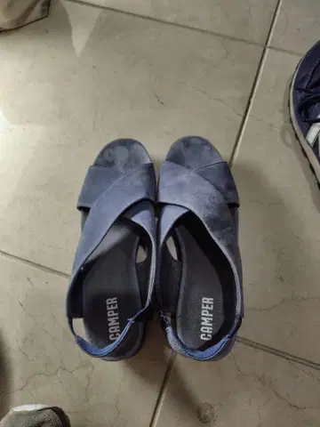 CAMPER 크로스 스트랩 샌들 블루