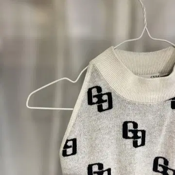 GYDA 슬리브리스 니트 그레이 로고