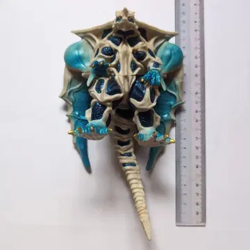 괴수 피규어 게란다