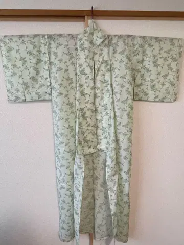 연한 녹색 꽃무늬 여름 기모노