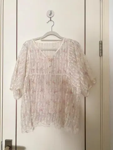 자수 시스루 V넥 셔츠