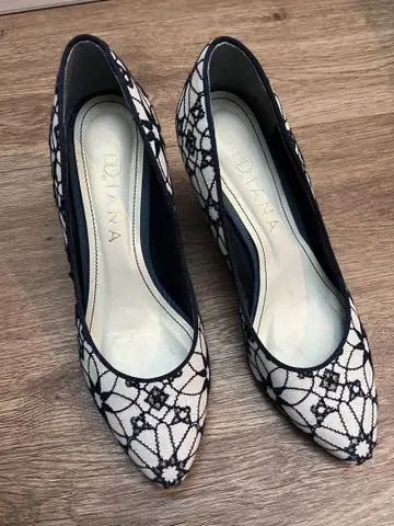 DAIANA 꽃무늬 자수 하이힐 23.5cm