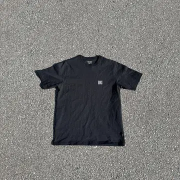 BEAMS 블랙 티셔츠 M 사이즈
