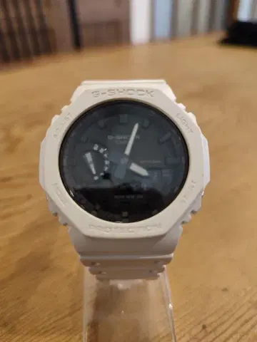 G-SHOCK 화이트 디지털 아날로그 시계 GA2100