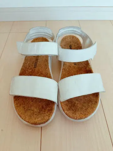 Teva Han Kjobenhavn 콜라보 샌들 27cm 화이트