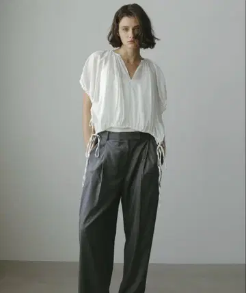 미사용 새상품 에트레 도쿄 개더 라운드 블라우스