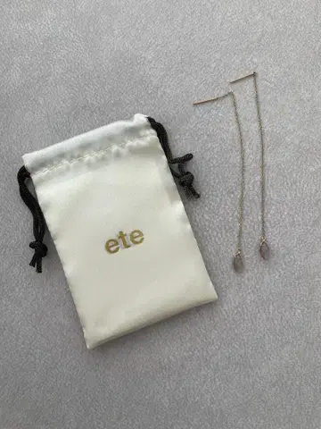 오늘 삭제합니다! 미사용 새상품 ete 골드 롱 귀걸이