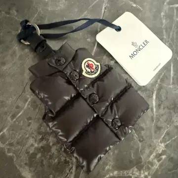 미사용 새상품 MONCLER 다운 자켓형 키링 블랙